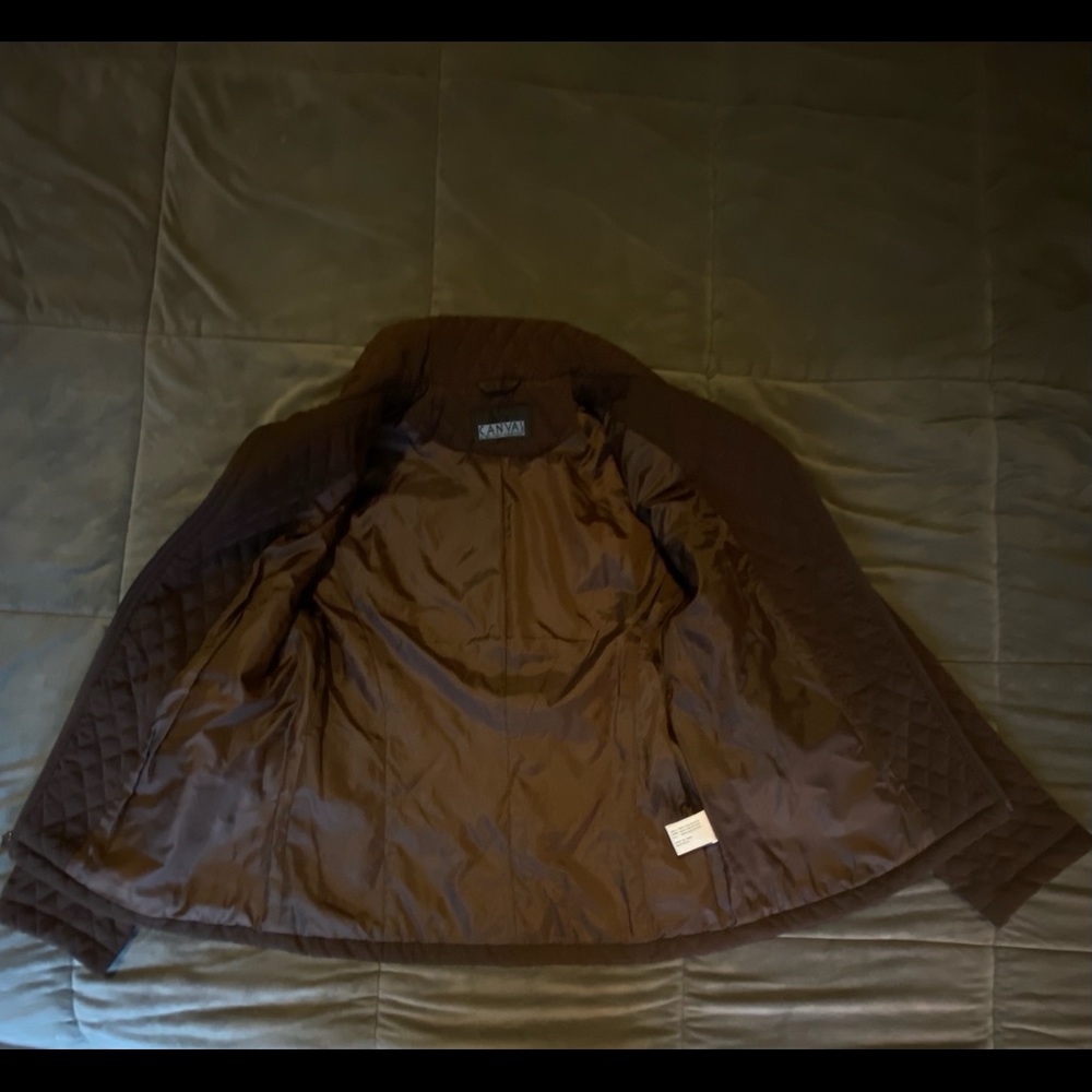 Woman’s Coat - Picture 4 of 14